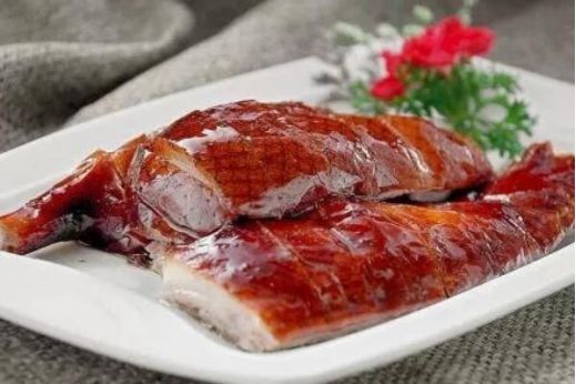 河南58岁新郎与21岁新娘婚礼引发热议 网友争议背后折射社会现实